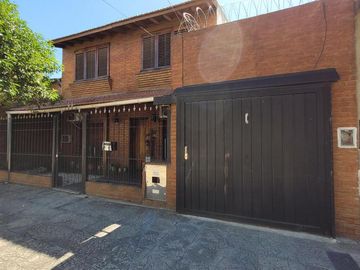 Casa 5 ambientes en Moron Sur
