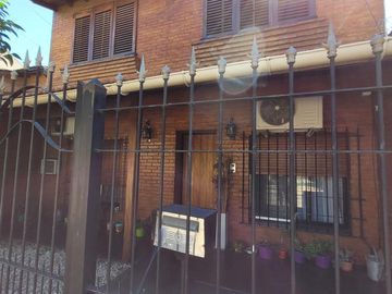 Casa 5 ambientes en Moron Sur