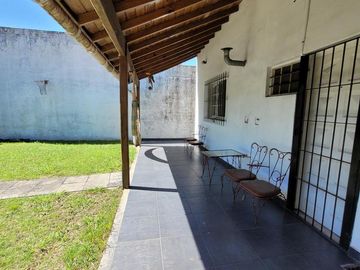 Casa 5 ambientes en Moron Sur