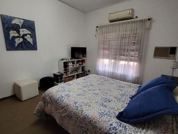 Casa 5 ambientes en Moron Sur