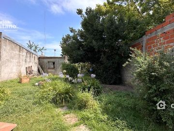 Casa 3 Amb. con Jardín