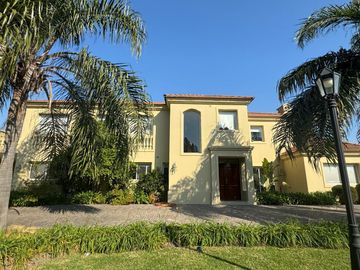 Vendo Casa en Buenos Aires Golf Club / Bella Vista