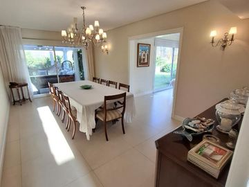 Vendo Casa en Buenos Aires Golf Club / Bella Vista