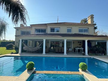 Vendo Casa en Buenos Aires Golf Club / Bella Vista