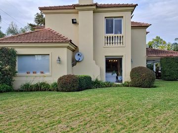 Vendo Casa en Buenos Aires Golf Club / Bella Vista