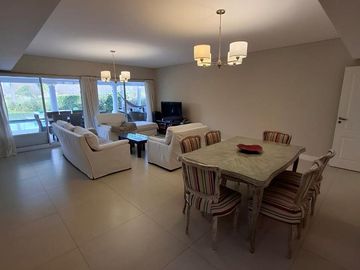 Vendo Casa en Buenos Aires Golf Club / Bella Vista