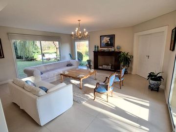Vendo Casa en Buenos Aires Golf Club / Bella Vista