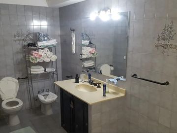 Excelente Chalet en Zona Residencial!! Azcuénaga 780, Monte Grande.-