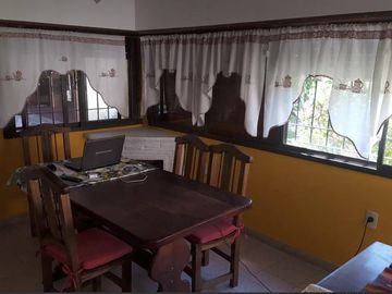 Excelente Chalet en Zona Residencial!! Azcuénaga 780, Monte Grande.-