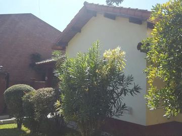 Excelente Chalet en Zona Residencial!! Azcuénaga 780, Monte Grande.-