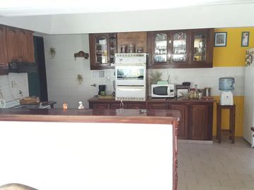 Excelente Chalet en Zona Residencial!! Azcuénaga 780, Monte Grande.-