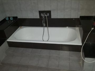 Excelente Chalet en Zona Residencial!! Azcuénaga 780, Monte Grande.-