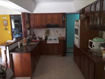 Excelente Chalet en Zona Residencial!! Azcuénaga 780, Monte Grande.-
