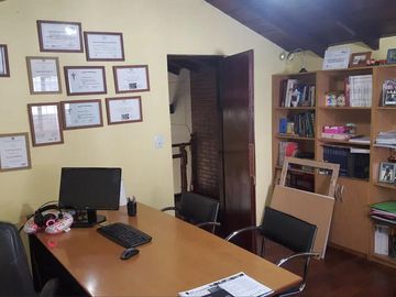 Excelente Chalet en Zona Residencial!! Azcuénaga 780, Monte Grande.-