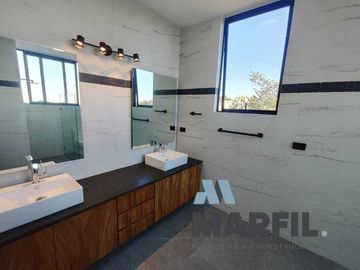 Espectacular Residencia en Venta en Club Altozano Colima