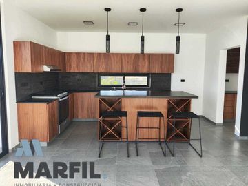 Espectacular Residencia en Venta en Club Altozano Colima