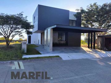 Espectacular Residencia en Venta en Club Altozano Colima
