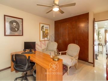 CASA MODERNA EN VENTA EN CUMBRES DEL LAGO JURIQUILLA CON ALBERCA Y SUPER EQUIPADA