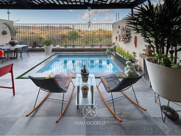 CASA MODERNA EN VENTA EN CUMBRES DEL LAGO JURIQUILLA CON ALBERCA Y SUPER EQUIPADA