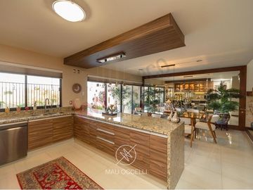 CASA MODERNA EN VENTA EN CUMBRES DEL LAGO JURIQUILLA CON ALBERCA Y SUPER EQUIPADA