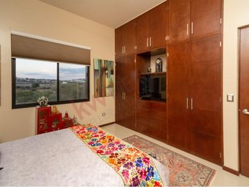 CASA MODERNA EN VENTA EN CUMBRES DEL LAGO JURIQUILLA CON ALBERCA Y SUPER EQUIPADA