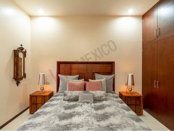 CASA MODERNA EN VENTA EN CUMBRES DEL LAGO JURIQUILLA CON ALBERCA Y SUPER EQUIPADA