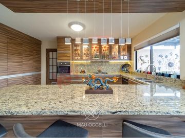 CASA MODERNA EN VENTA EN CUMBRES DEL LAGO JURIQUILLA CON ALBERCA Y SUPER EQUIPADA