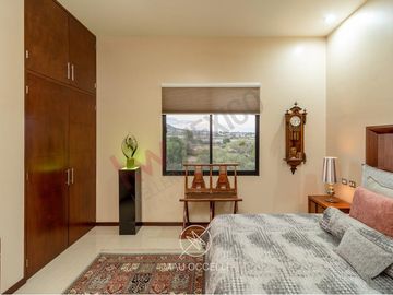 CASA MODERNA EN VENTA EN CUMBRES DEL LAGO JURIQUILLA CON ALBERCA Y SUPER EQUIPADA