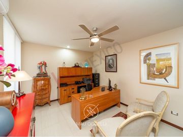 CASA MODERNA EN VENTA EN CUMBRES DEL LAGO JURIQUILLA CON ALBERCA Y SUPER EQUIPADA