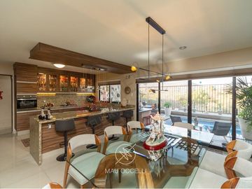CASA MODERNA EN VENTA EN CUMBRES DEL LAGO JURIQUILLA CON ALBERCA Y SUPER EQUIPADA