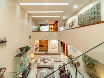 CASA MODERNA EN VENTA EN CUMBRES DEL LAGO JURIQUILLA CON ALBERCA Y SUPER EQUIPADA