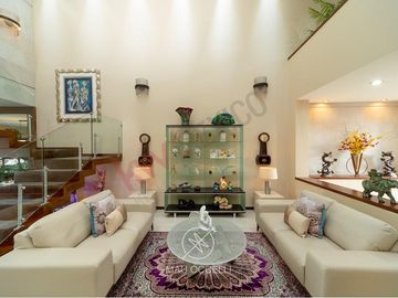 CASA MODERNA EN VENTA EN CUMBRES DEL LAGO JURIQUILLA CON ALBERCA Y SUPER EQUIPADA