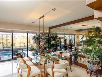 CASA MODERNA EN VENTA EN CUMBRES DEL LAGO JURIQUILLA CON ALBERCA Y SUPER EQUIPADA