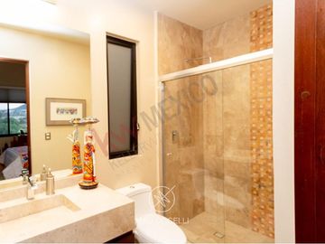 CASA MODERNA EN VENTA EN CUMBRES DEL LAGO JURIQUILLA CON ALBERCA Y SUPER EQUIPADA