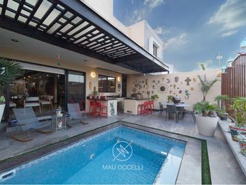 CASA MODERNA EN VENTA EN CUMBRES DEL LAGO JURIQUILLA CON ALBERCA Y SUPER EQUIPADA