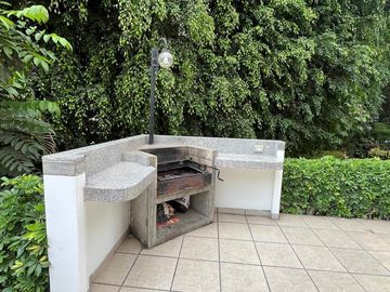 AMPLIO DÙPLEX  TOWNHOUSE CON LINDA VISTA