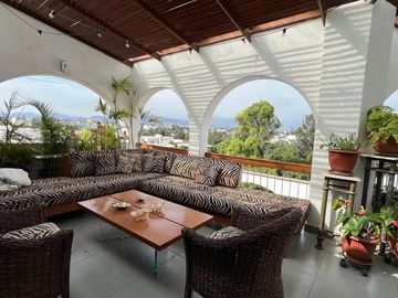 AMPLIO DÙPLEX  TOWNHOUSE CON LINDA VISTA
