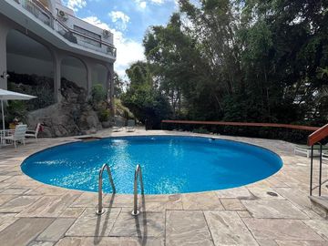 AMPLIO DÙPLEX  TOWNHOUSE CON LINDA VISTA