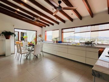 AMPLIO DÙPLEX  TOWNHOUSE CON LINDA VISTA