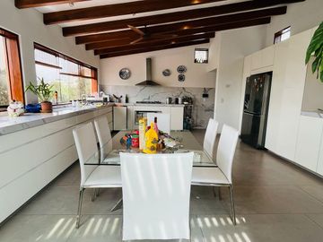 AMPLIO DÙPLEX  TOWNHOUSE CON LINDA VISTA