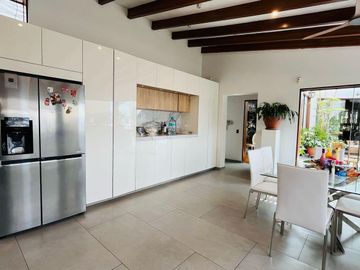 AMPLIO DÙPLEX  TOWNHOUSE CON LINDA VISTA