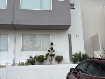 CASA EN RENTA, LAGO ESMERALDA, JARDIN GRANDE, VIGILANCIA.