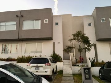 CASA EN RENTA, LAGO ESMERALDA, JARDIN GRANDE, VIGILANCIA.