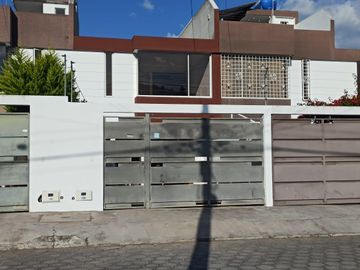 CASA EN VENTA, APLICA CRÉDITO VIP 4.87%, SECTOR HUERTOS FAMILIARES AZAYA, IBARRA