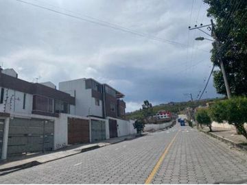 CASA EN VENTA, APLICA CRÉDITO VIP 4.87%, SECTOR HUERTOS FAMILIARES AZAYA, IBARRA
