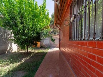 En VENTA Casa en sector El Rosal, Maipu.