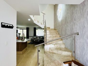 Casa con Amenidades de Lujo en Zibata