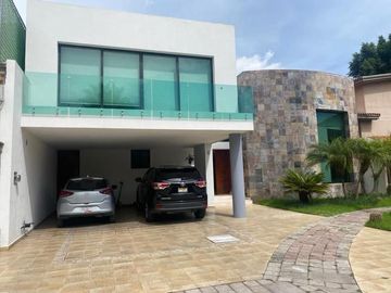 CASA EN RENTA EN FRACCIONAMIENTO PUERTA DE HIERRO