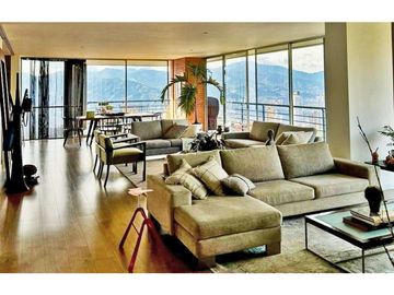 Vendo moderno apto San Lucas piso alto con super vista