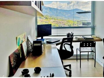Vendo moderno apto San Lucas piso alto con super vista